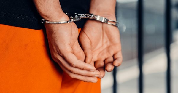 Un adolescent montréalais arrêté pour terrorisme. 