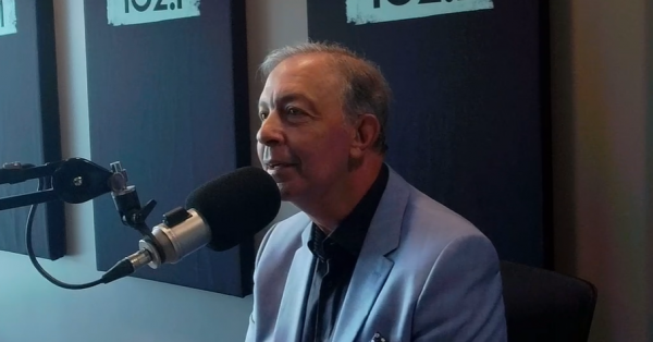 Claude Villeneuve veut tenir un référendum sur le tramway, selon Sam Hamad et Stéphane Lachance Claude Villeneuve veut tenir un référendum sur le tramway, selon Sam Hamad et Stéphane Lachance