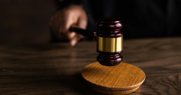 Un jeune de 22 ans sera déclaré non-criminellement responsable après avoir tué 3 membres de sa famille