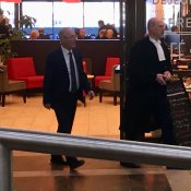 La Ville de Québec admet 8 millions de dollars perçus en trop La Ville de Québec admet 8 millions de dollars perçus en trop