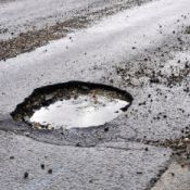 Les écoles et les routes du Québec sont dans un très mauvais état Les écoles et les routes du Québec sont dans un très mauvais état
