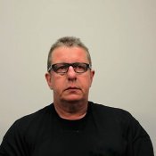 Arrêté pour des crimes de nature sexuelle Arrêté pour des crimes de nature sexuelle
