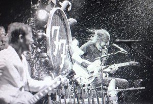 Revivez le (trop court) spectacle des Foo Figthers au FEQ!