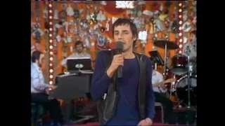 Un jeune Jean Leloup de 22 ans en prestation à la télé