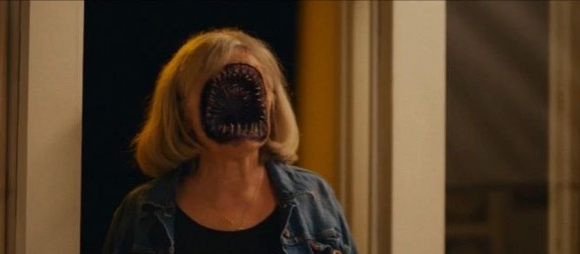 Micheline Lanctôt est un monstre dans le nouveau clip de Karim Ouellet