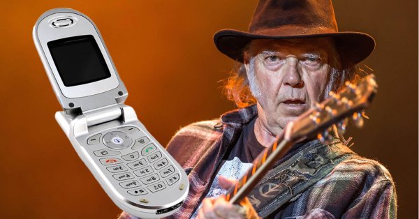 Neil Young utilise un téléphone FLIP, comme dans le temps!