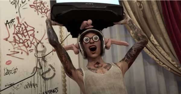 Tommy Lee a sorti un vidéoclip et vous ne pouvez pas le regarder au travail